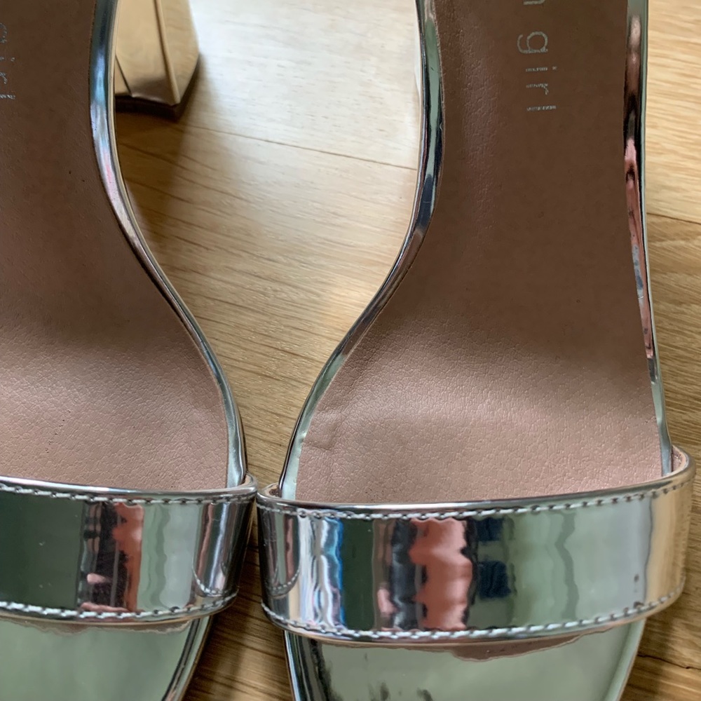Silver heels - Picture 2 of 7